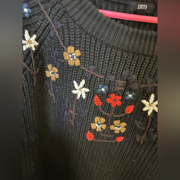 RARE- LUCCA COUTURE EMY FLORAL EMBROIDERED SWEATER - Picture 4 of 6